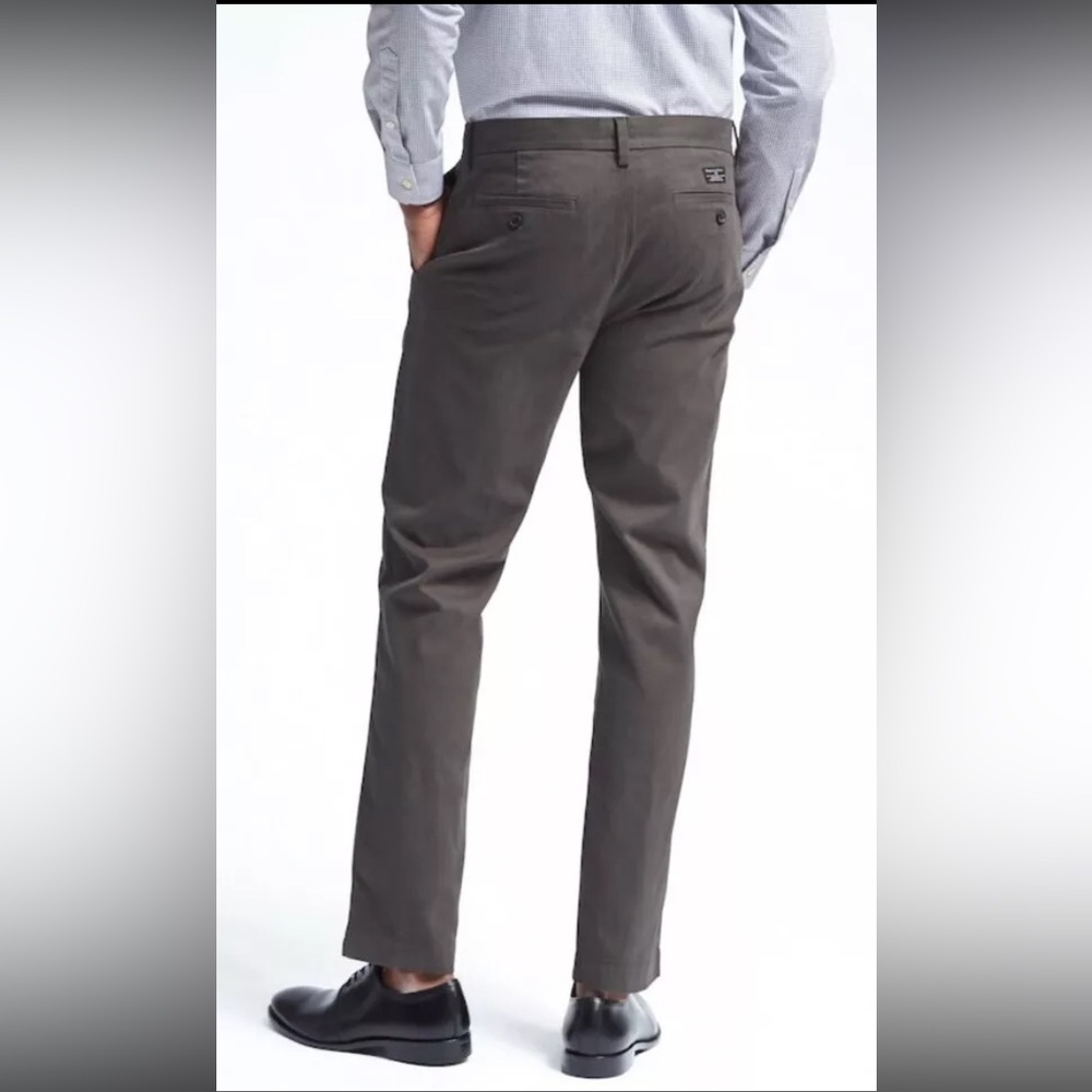Banana Republic Straight Fit Emerson Chino, Sharp Grey 31/32